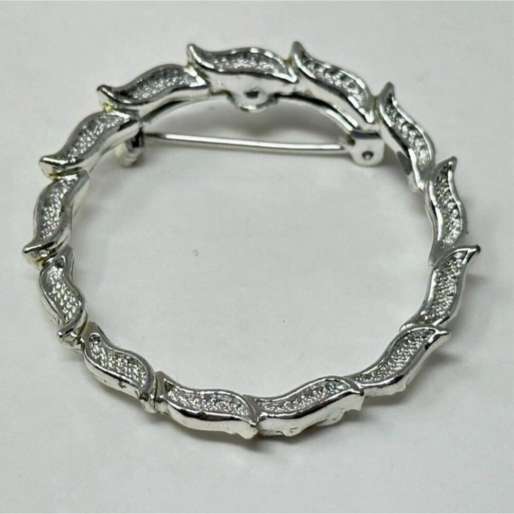 Vintage Silvertone GERRY'S Round Wreath 1-5/8" Brooch Pin